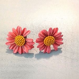 Pink daisy studs